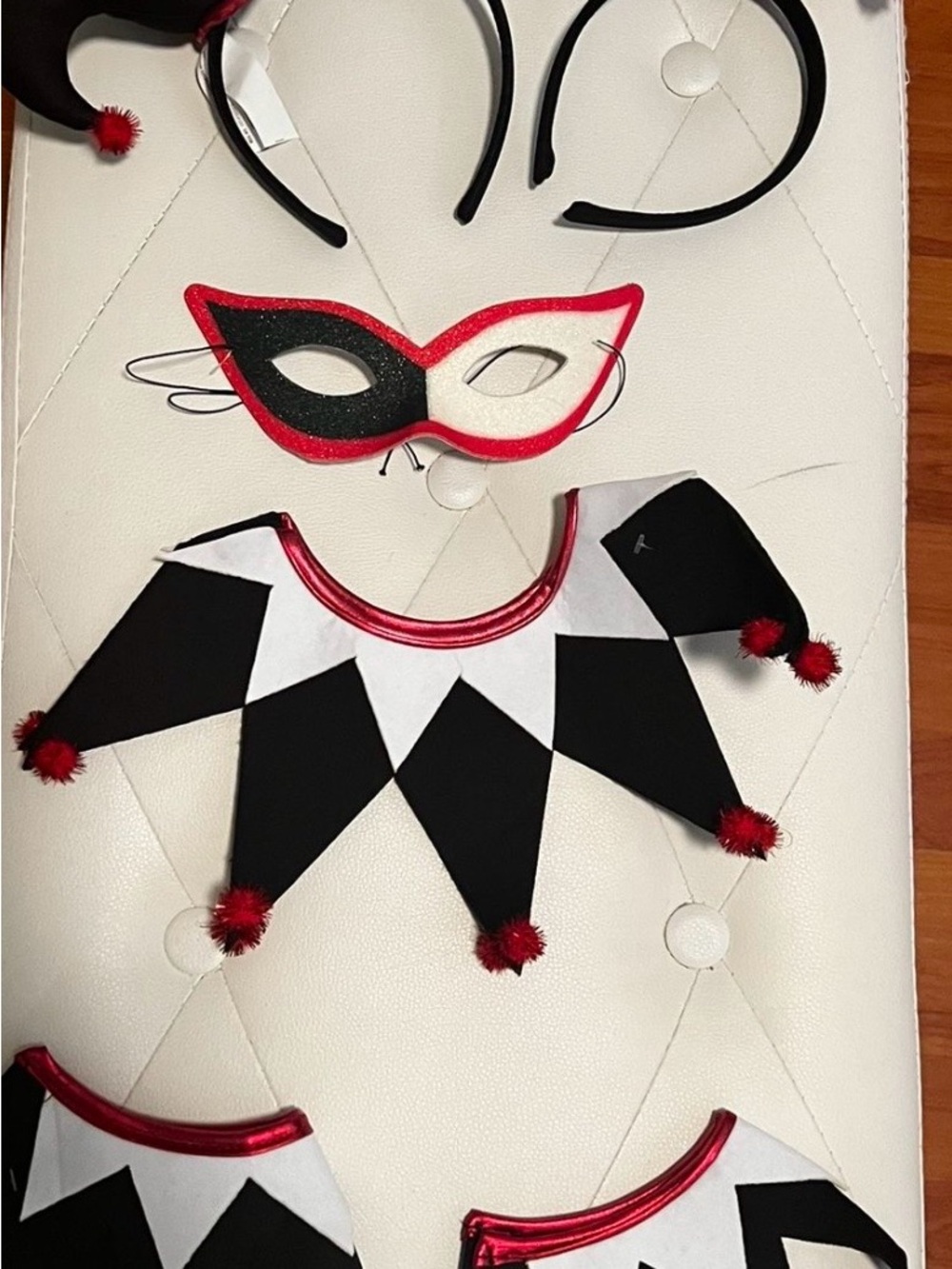 Spirit Black, White and Red Jester Collar with Mask